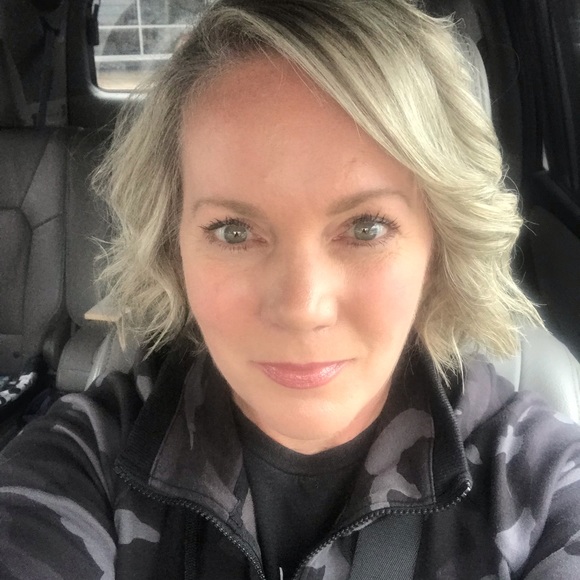 Meet your Posher, Connie - Picture 1 of 1